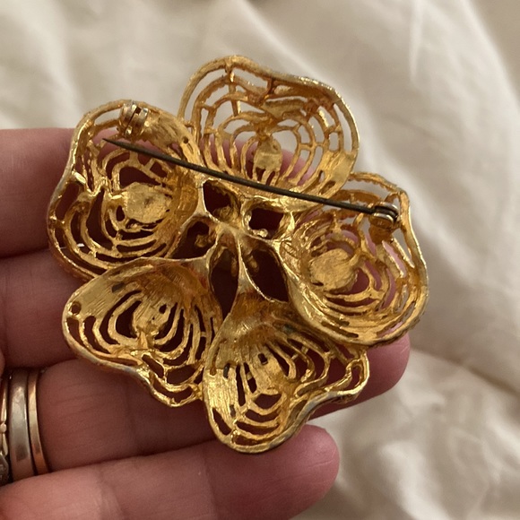 Gorgeous aurora borealis seed faux pearl brooch. - Picture 5 of 6